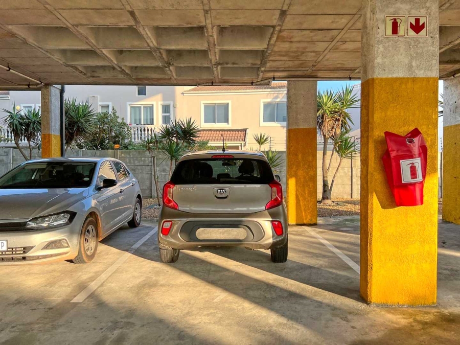 1 Bedroom Property for Sale in Bloubergrant Western Cape